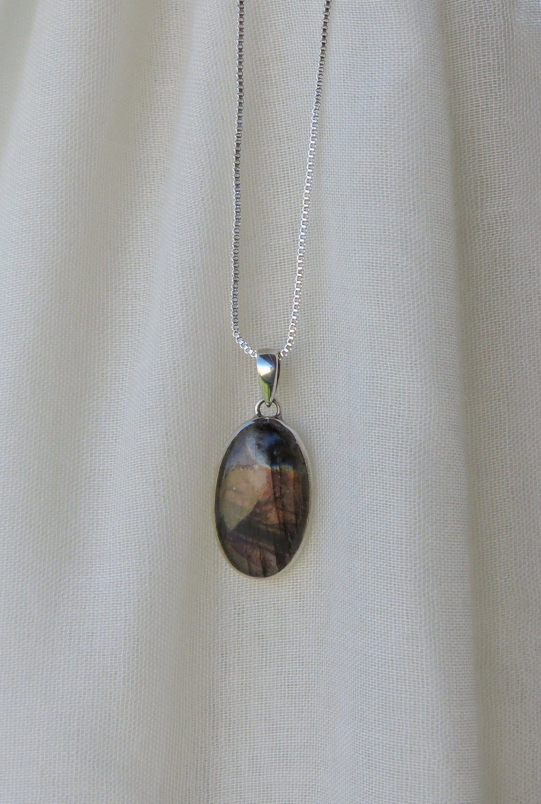 Oval Labradorite Pendant with Iridescent Purple Hues