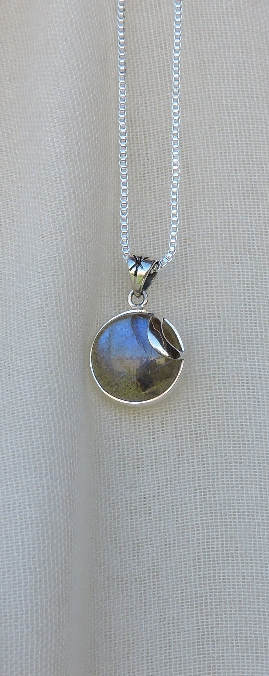 Round Labradorite Pendant with Silver Accent