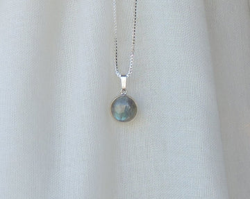 Small Round Labradorite Pendant