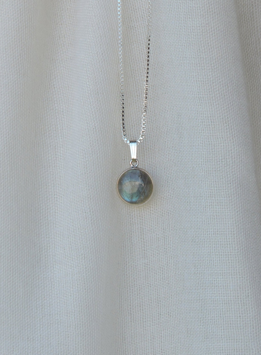 Small Round Labradorite Pendant