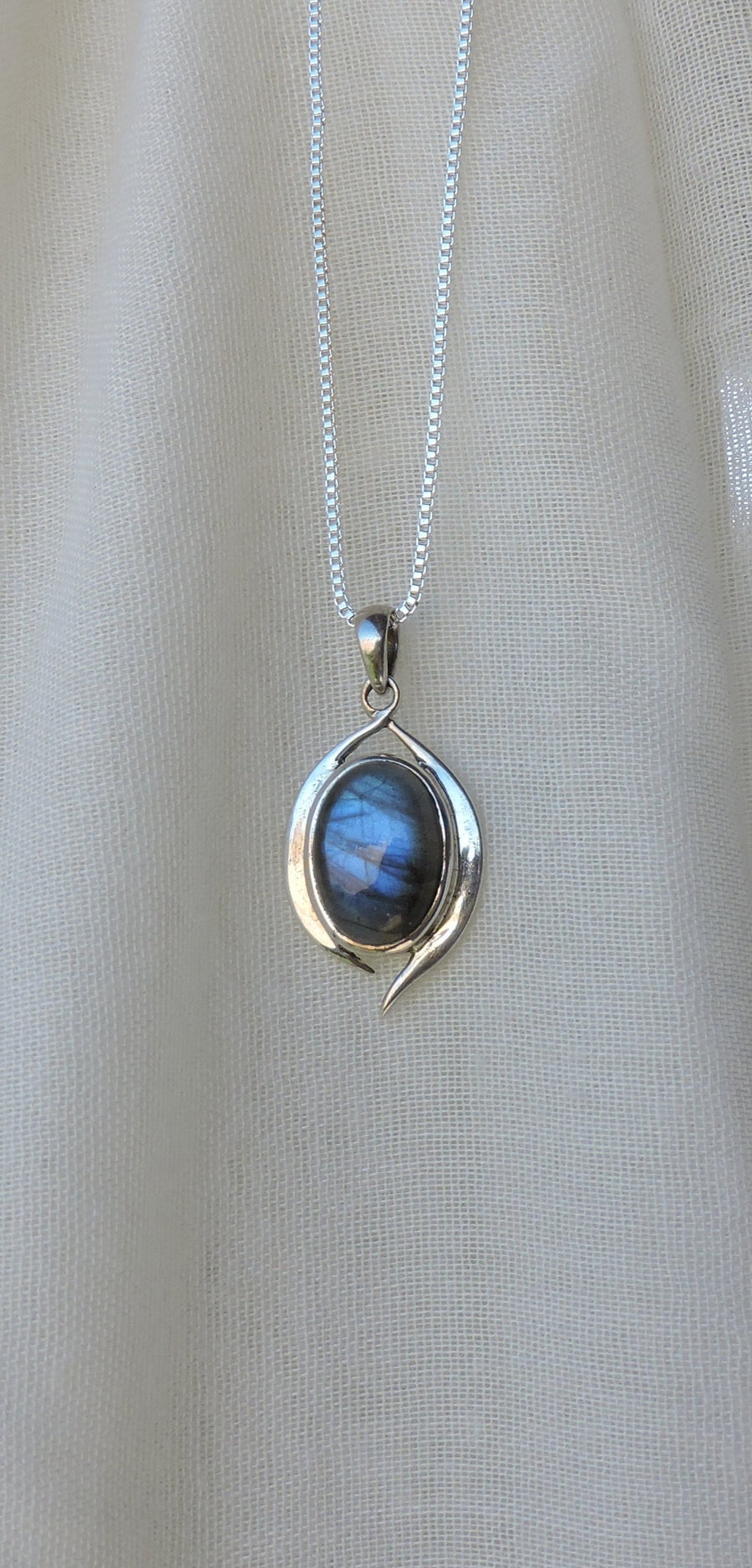 Swoosh Design Labradorite Pendant