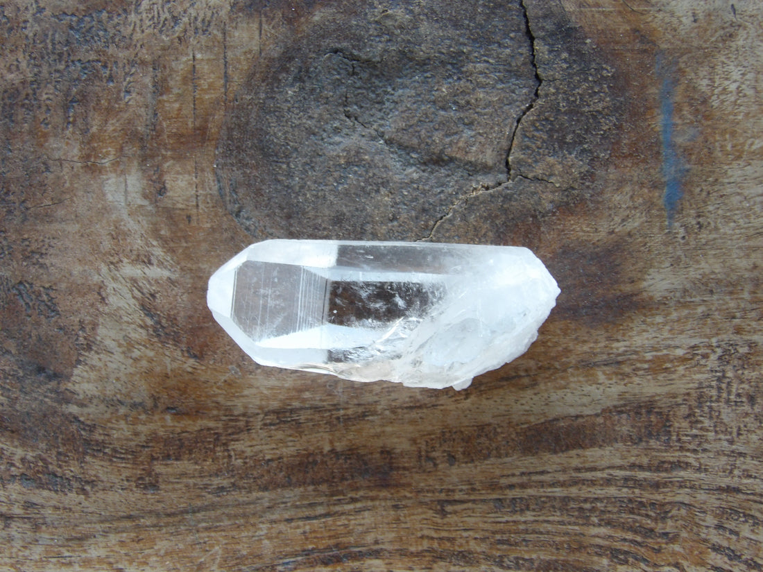 Close view of Lemurian quartz striated surface