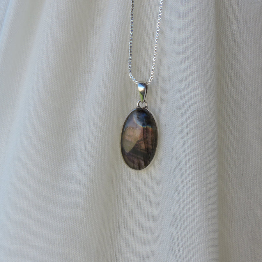 Oval Labradorite Pendant with Iridescent Purple Hues