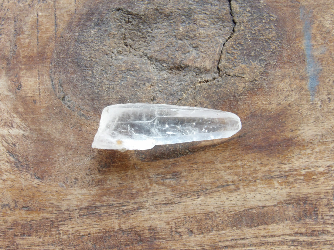 Natural Clear quartz crystal point