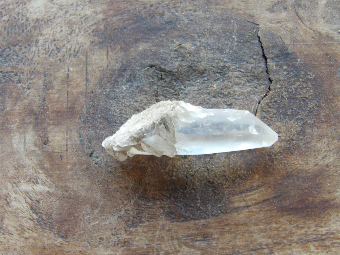 Clear quartz self healed point