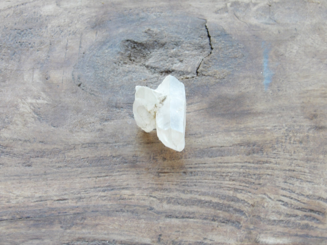 Clear quartz crystal point natural earth grown - raw