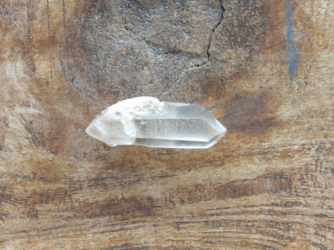 Natural lear quartz crystal point natural raw stone